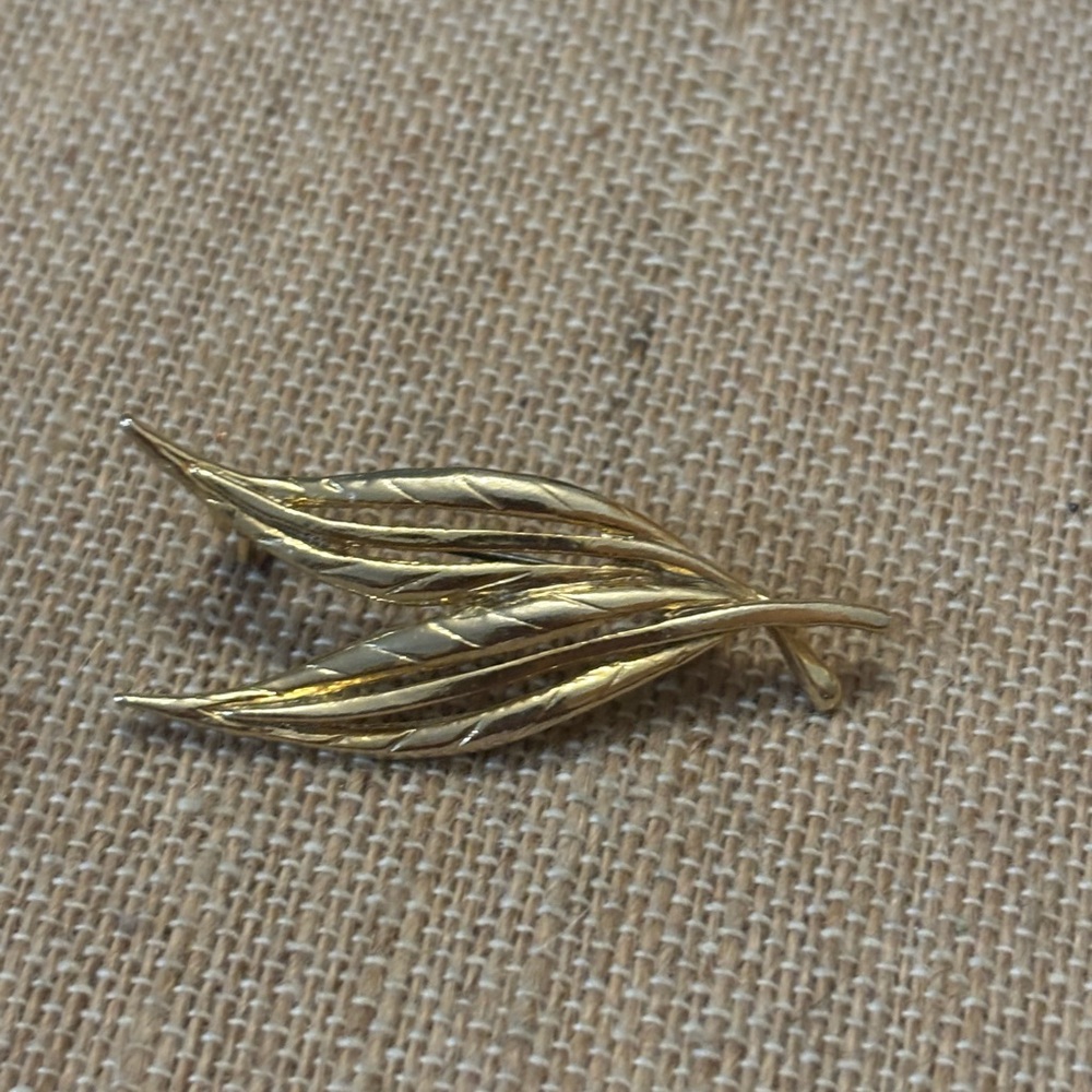 Gold Tone Twin Leaf Brooch Pin